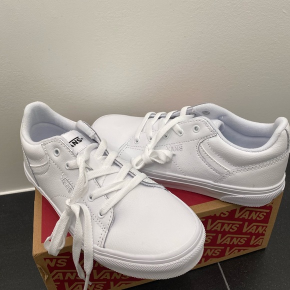 Vans- Seldan Sneaker- All White-Low-Top- Big Kids (4Y) (Woman’s size 5.)-NEW! - Picture 8 of 13